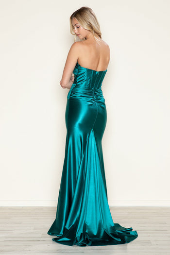 Vestido de satén ajustado sin tirantes con abertura de Poly USA 9574