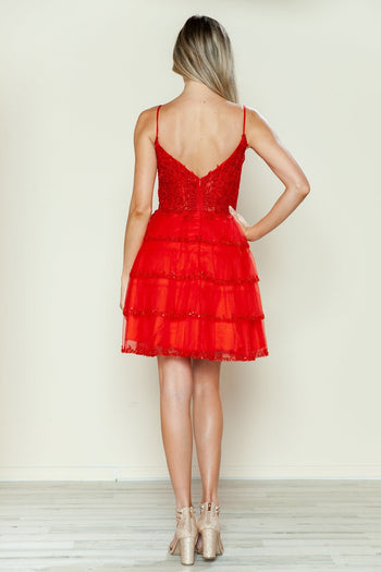 Vestido corto de corte A con apliques y capas de Poly USA 9592