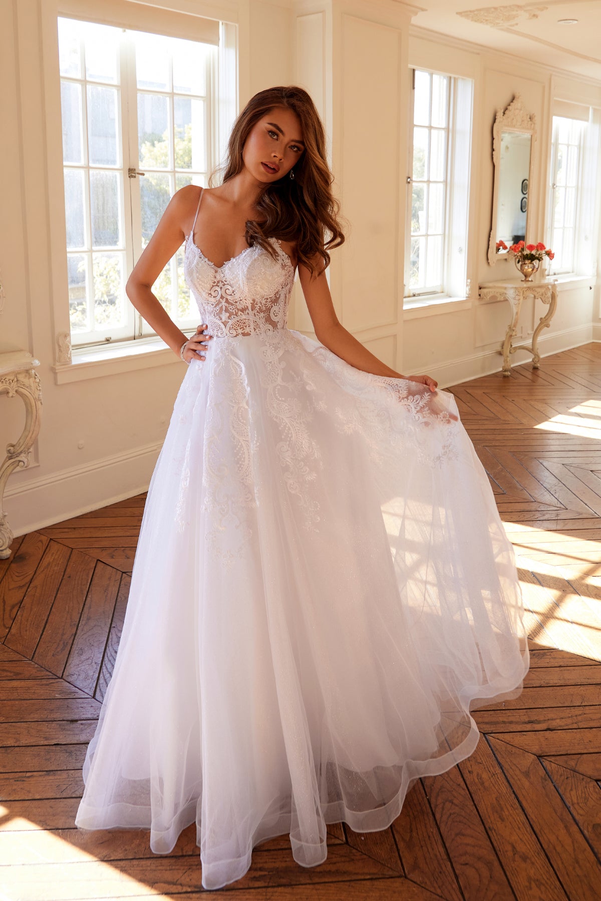 Vestido de novia sin mangas bordado de Juliet JT2482SW