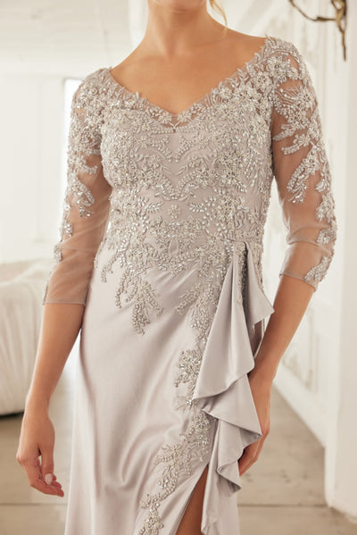 Elegante vestido con abertura y mangas 3/4 con cuentas de Nox Anabel ME126