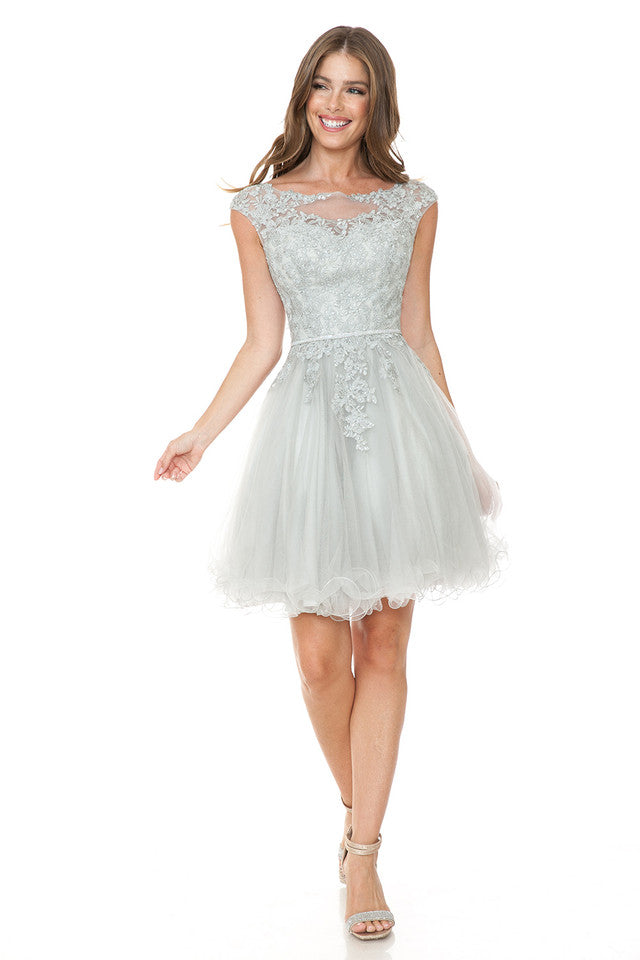 Vestido de fiesta corto de tul con corpiño de encaje y escote redondo ilusión de Lenovia 8177