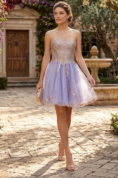 Vestido corto sin tirantes con corpiño de cuentas de Elizabeth K GS1980
