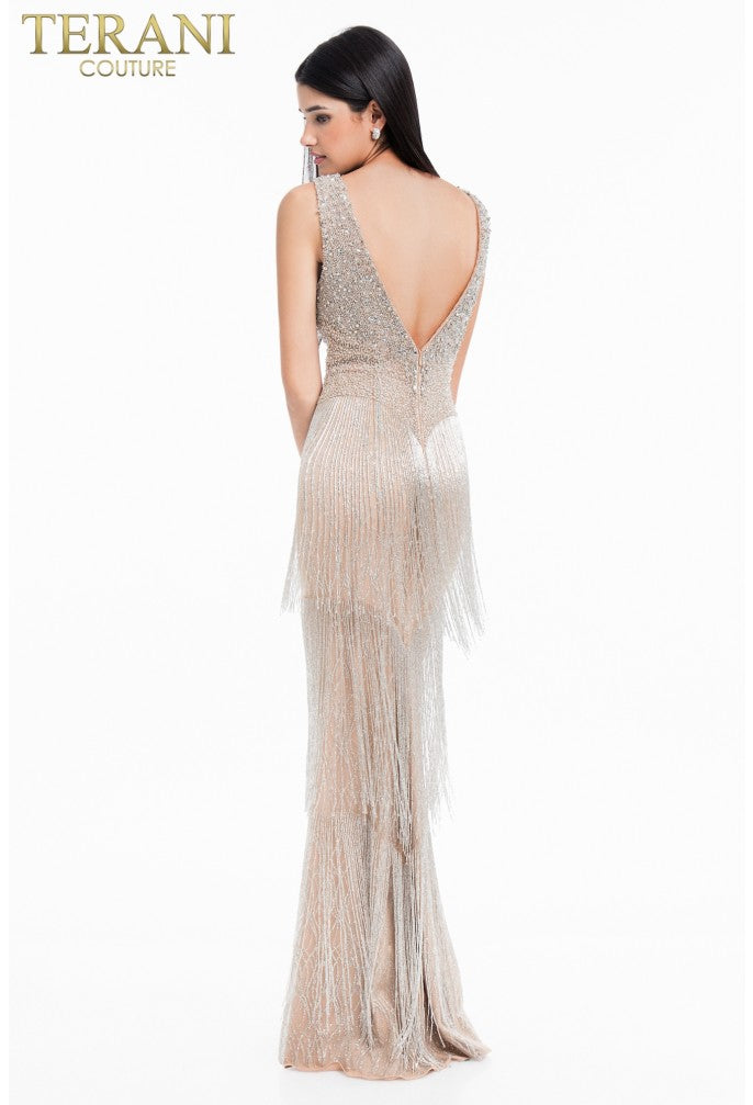 Vestido largo sin mangas con escote en V bajo, flecos y cuentas - Terani Couture 1821gl7401