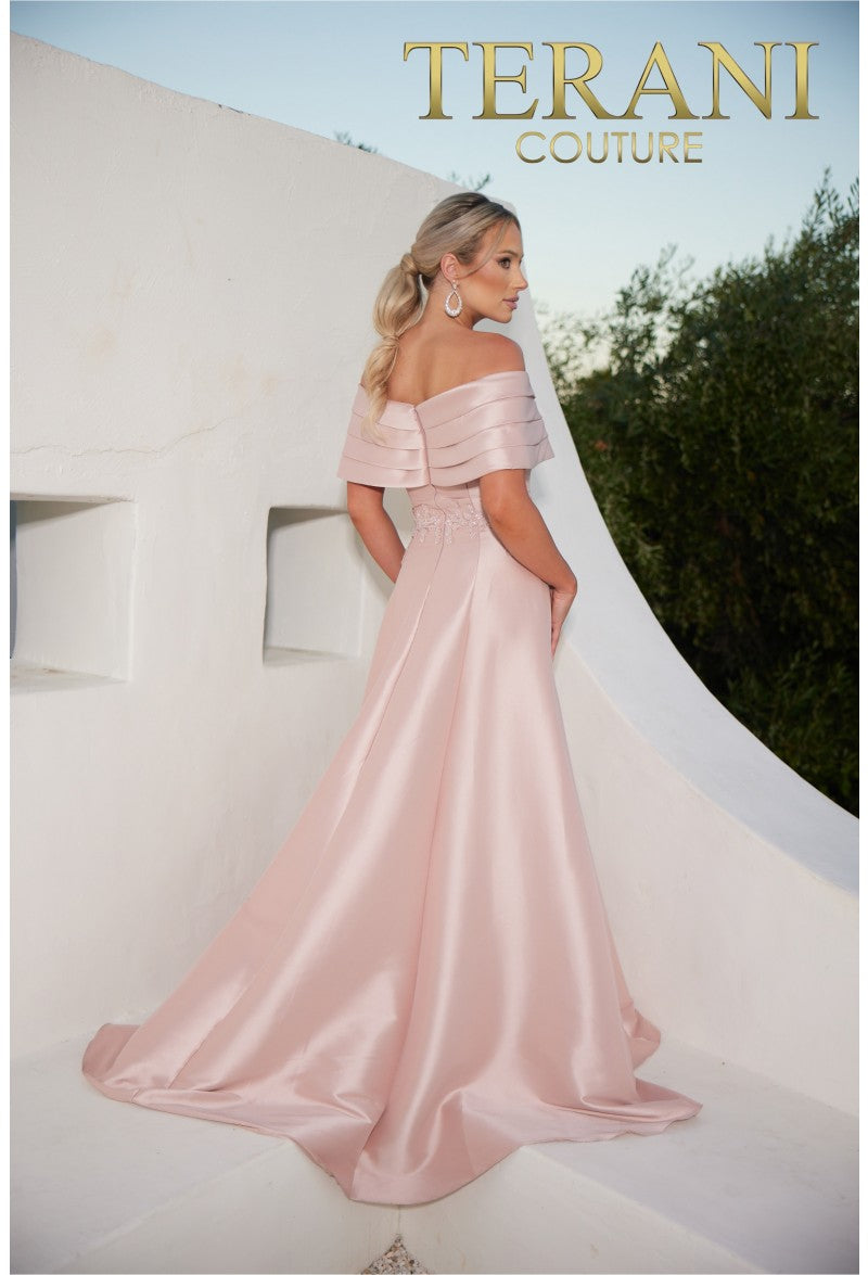 Vestido de gala con hombros descubiertos, escote plisado y bordado - Terani Couture 232m1511