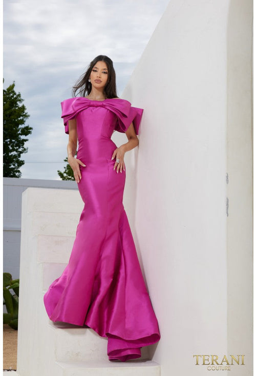 Vestido de noche de corte tubo en mikado elástico con hombros descubiertos y corte trompeta Terani Couture 241e2407