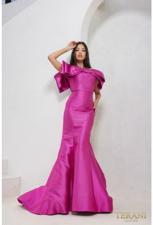Vestido de noche de corte tubo en mikado elástico con hombros descubiertos y corte trompeta Terani Couture 241e2407