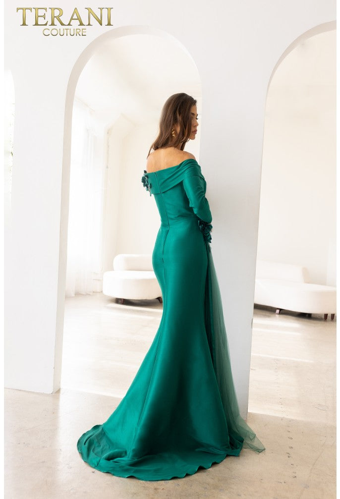 Terani Couture 241m2759 - Vestido esmeralda con corte trompeta y hombros descubiertos