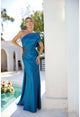 Vestido de noche de mezclilla oscura con hombros descubiertos y corte en V, asimétrico, Terani Couture 241m2760