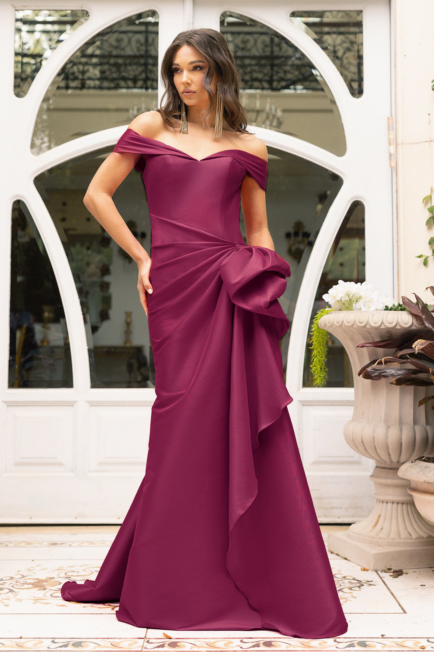 Vestido largo de columna con hombros descubiertos en mikado elástico Terani Couture 242m3335