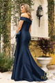 Vestido largo de columna con hombros descubiertos en mikado elástico Terani Couture 242m3335