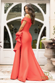 Vestido largo de columna con hombros descubiertos en mikado elástico Terani Couture 242m3335