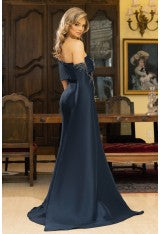 Vestido de corte trompeta con abertura frontal y un hombro de mikado elástico Terani Couture 242m3311