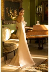 Vestido de corte trompeta con abertura frontal y un hombro de mikado elástico Terani Couture 242m3311