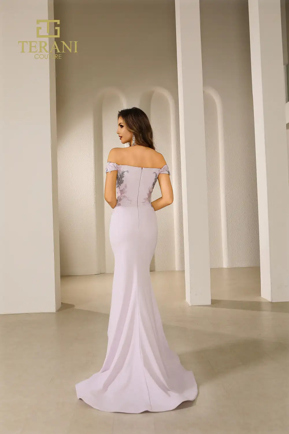 Terani Couture 251E4237 Vestido de noche formal largo ajustado con volantes