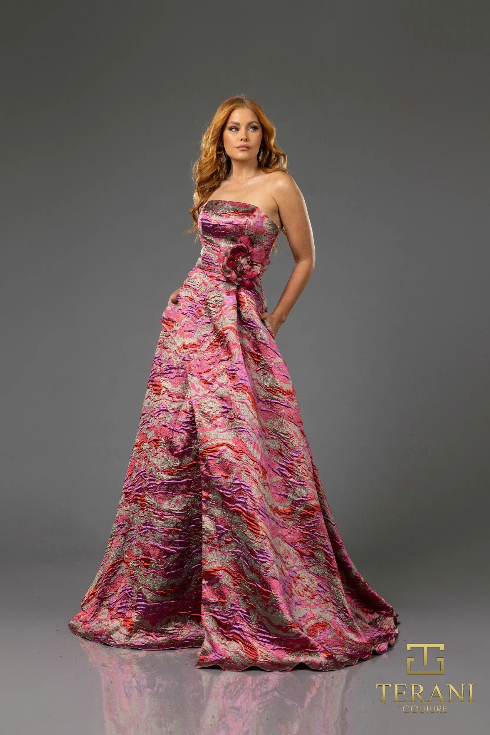 Terani Couture 251e4269 Vestido de noche sin mangas con abertura alta en jacquard de lava 