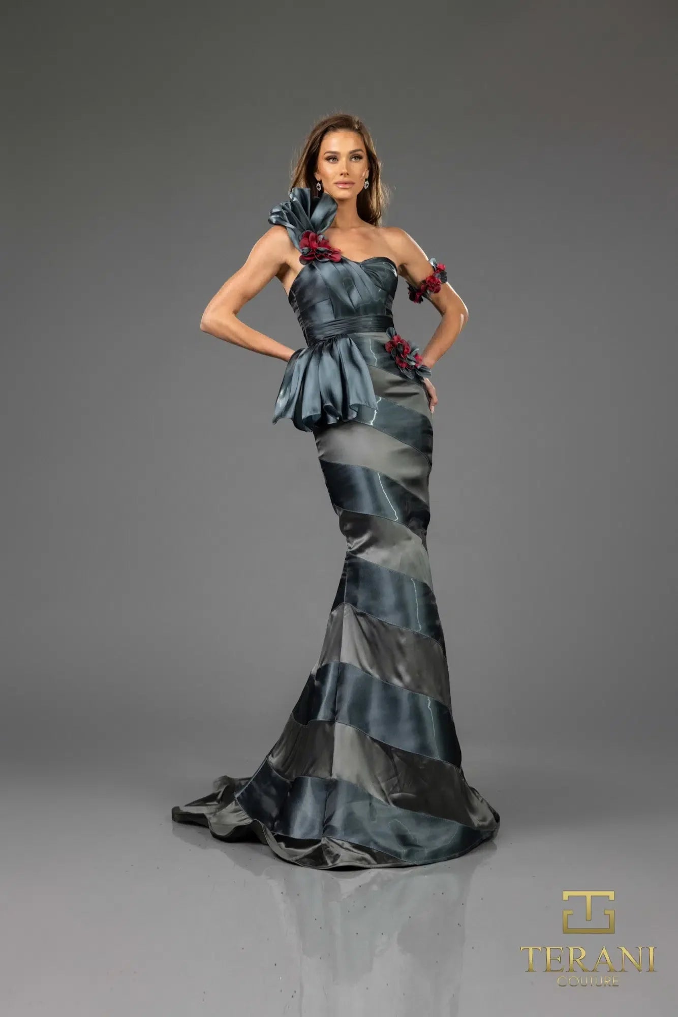 Vestido de noche largo asimétrico sin mangas con corte trompeta Terani Couture 251e4284