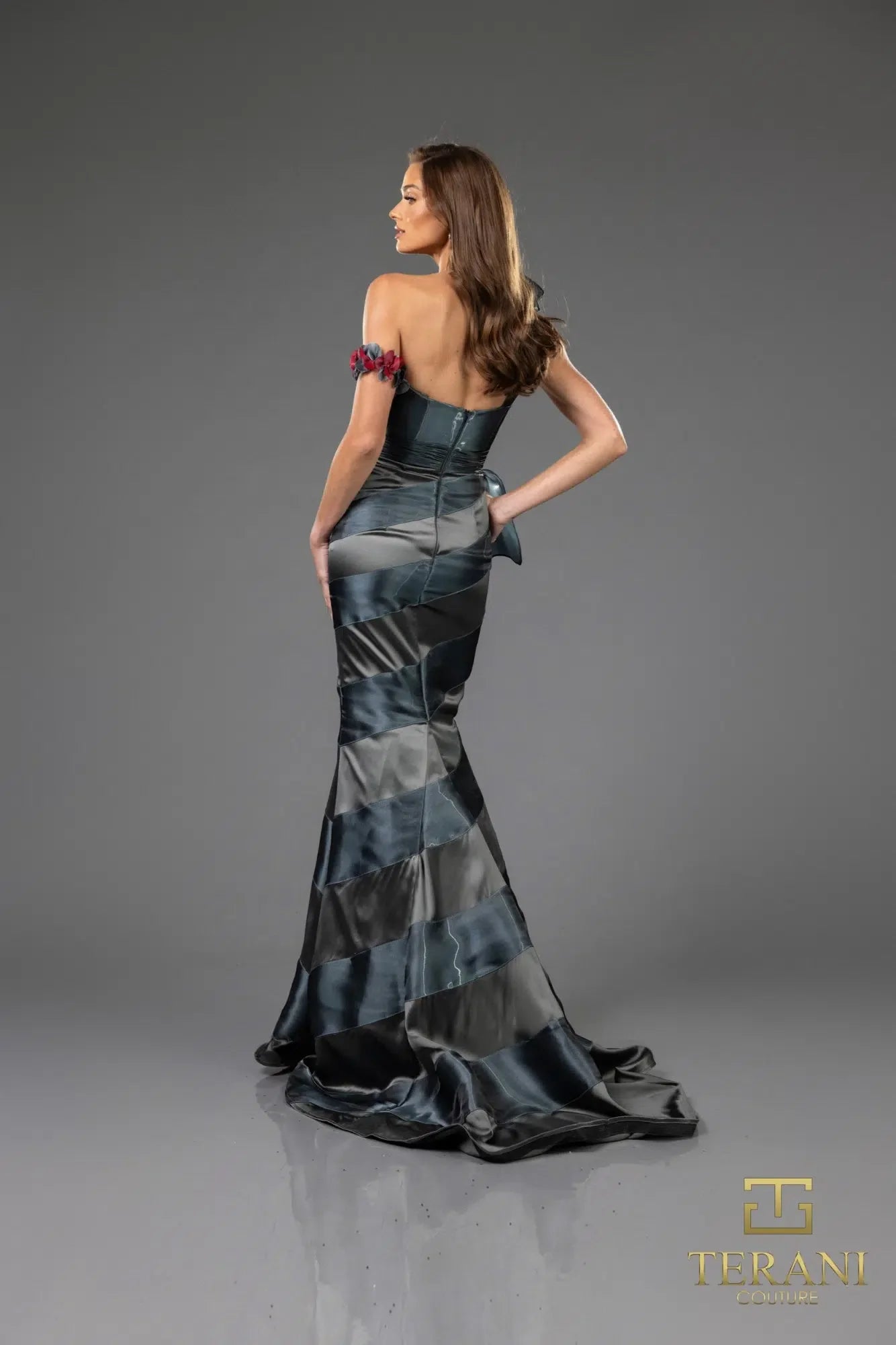 Vestido de noche largo asimétrico sin mangas con corte trompeta Terani Couture 251e4284