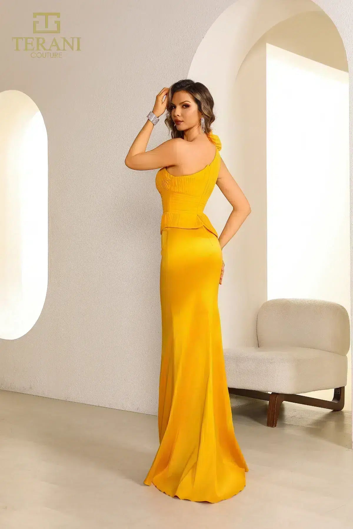 Terani Couture 251E4578 Vestido de noche largo, ajustado, formal, con volantes y peplum