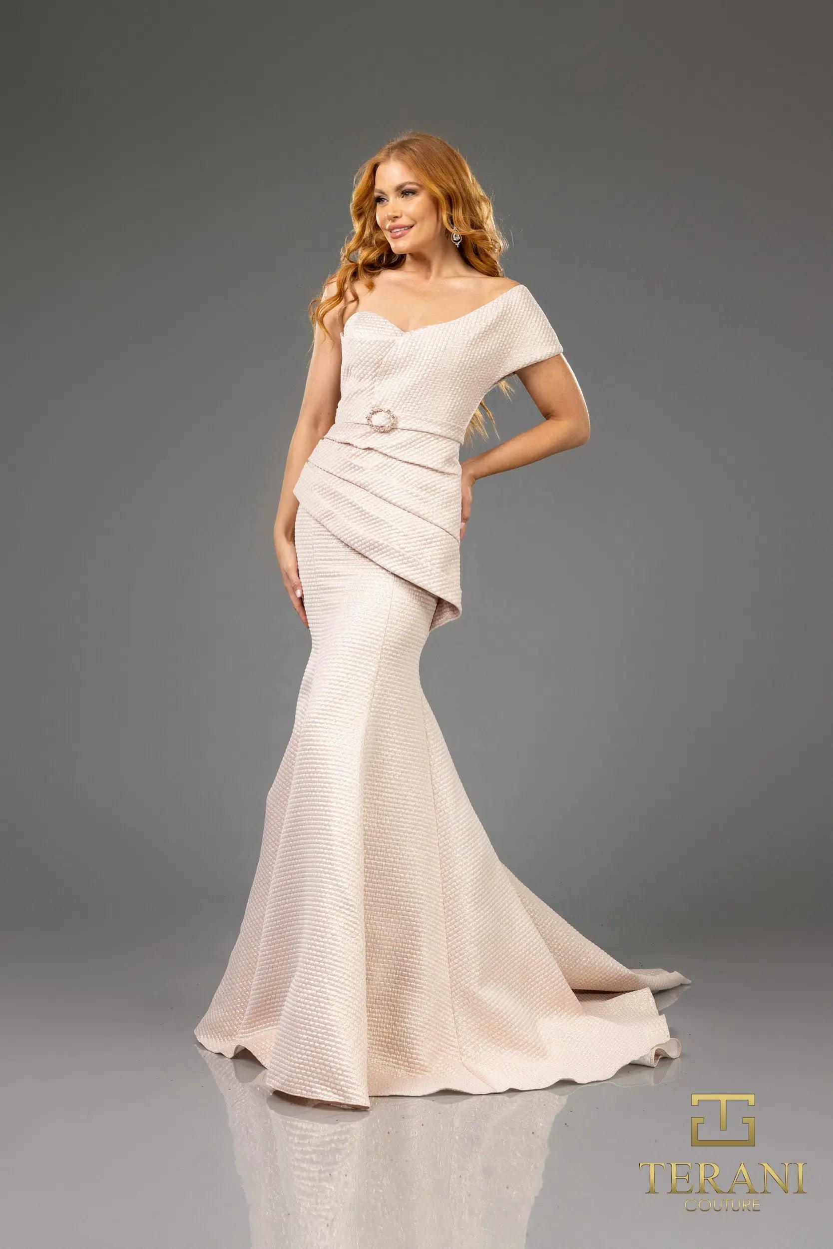 Vestido de corte trompeta en jacquard sin mangas asimétrico Terani Couture 251m4401 