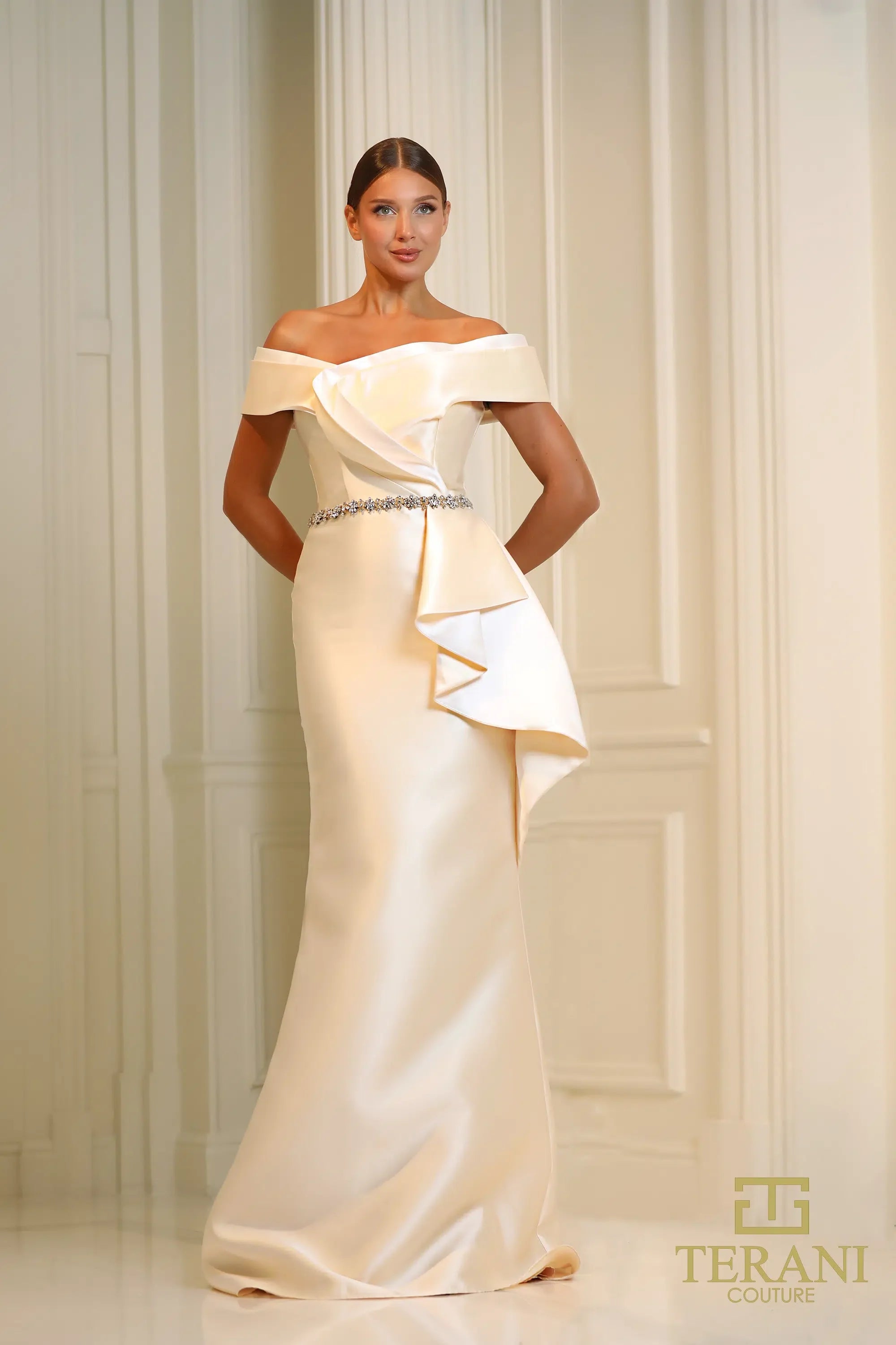 Vestido largo de corte trompeta en mikado con hombros descubiertos Terani Couture 251m4452 