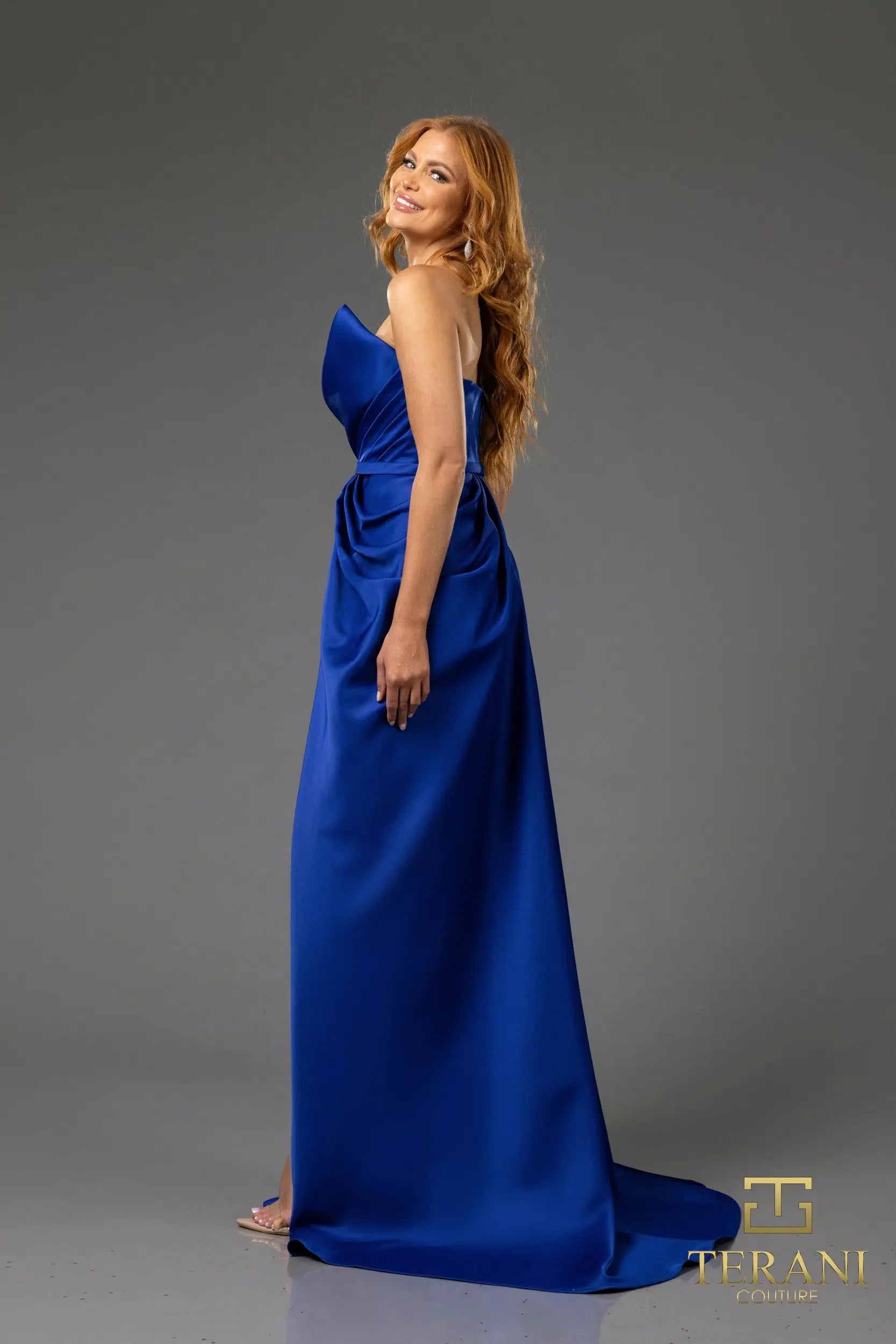 Vestido de fiesta largo de satén mate asimétrico Terani Couture 251p4131 