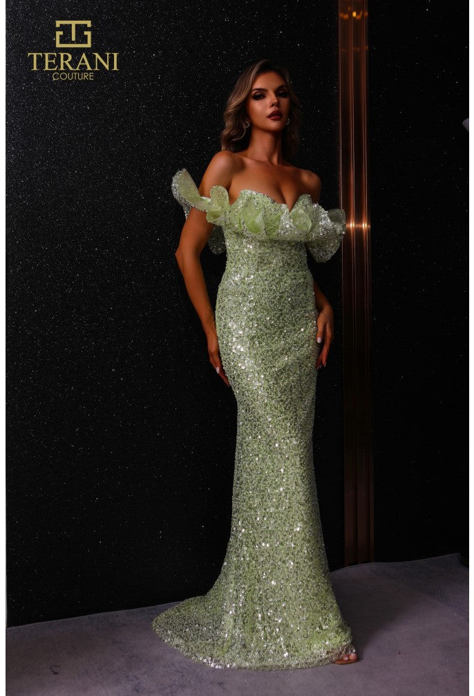 Vestido de noche entallado y con vuelo, hombros descubiertos, Terani Couture 251e4330 