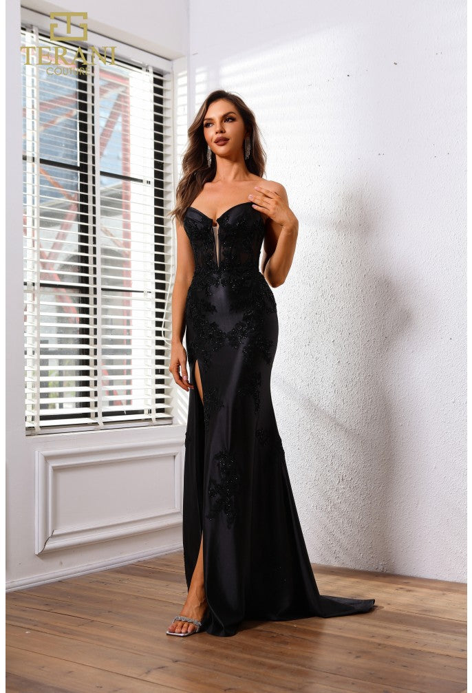 Vestido ajustado con escote corazón, sin tirantes y abertura lateral de Terani Couture 251p4541