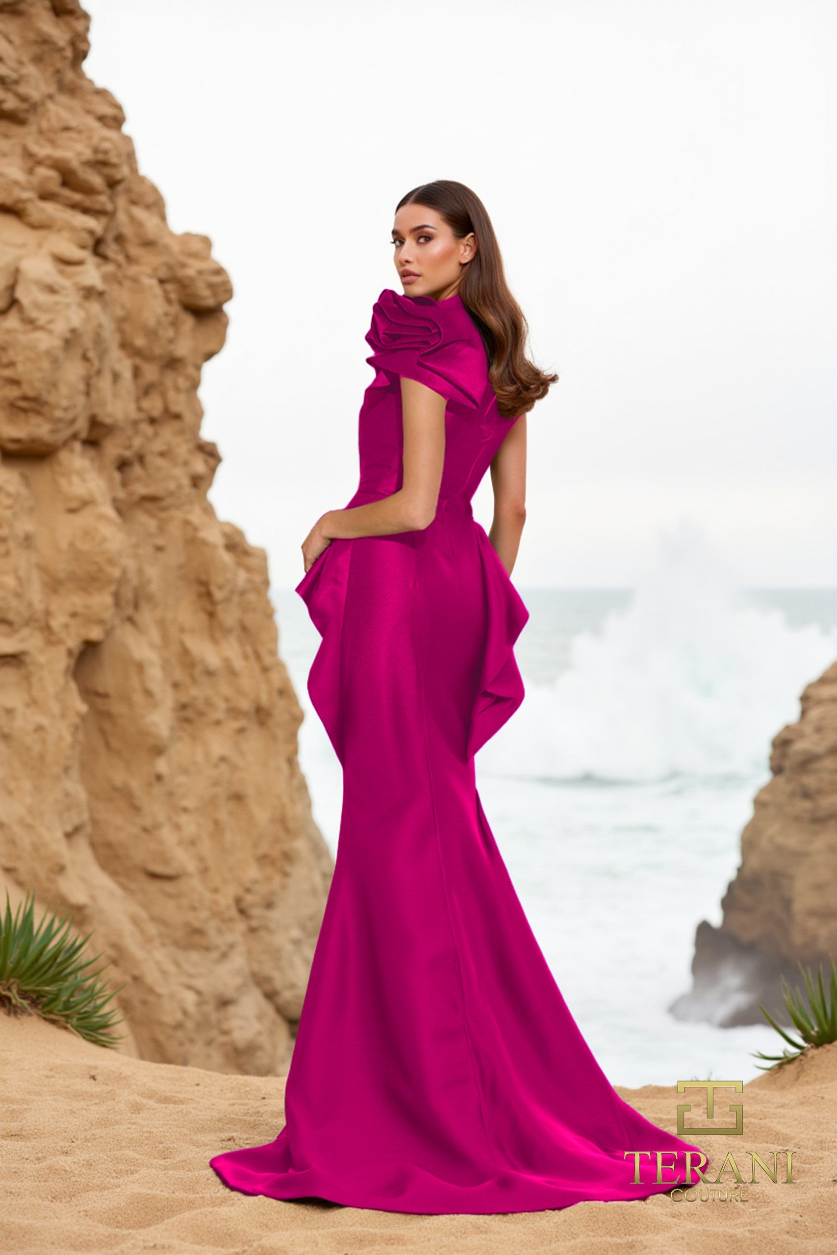 Terani Couture 252e5546 Elegante vestido de noche largo y ajustado con peplum