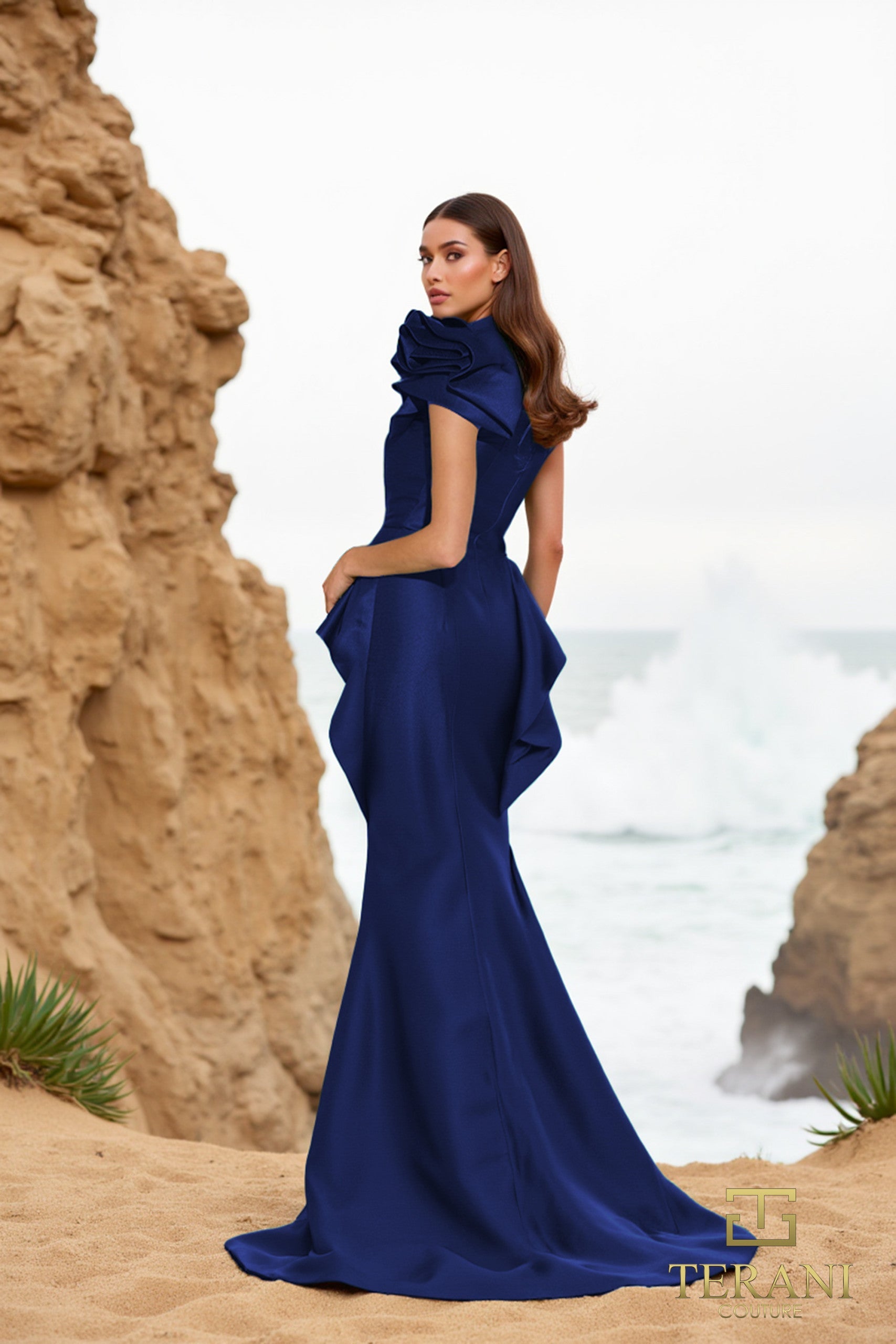 Terani Couture 252e5546 Elegante vestido de noche largo y ajustado con peplum
