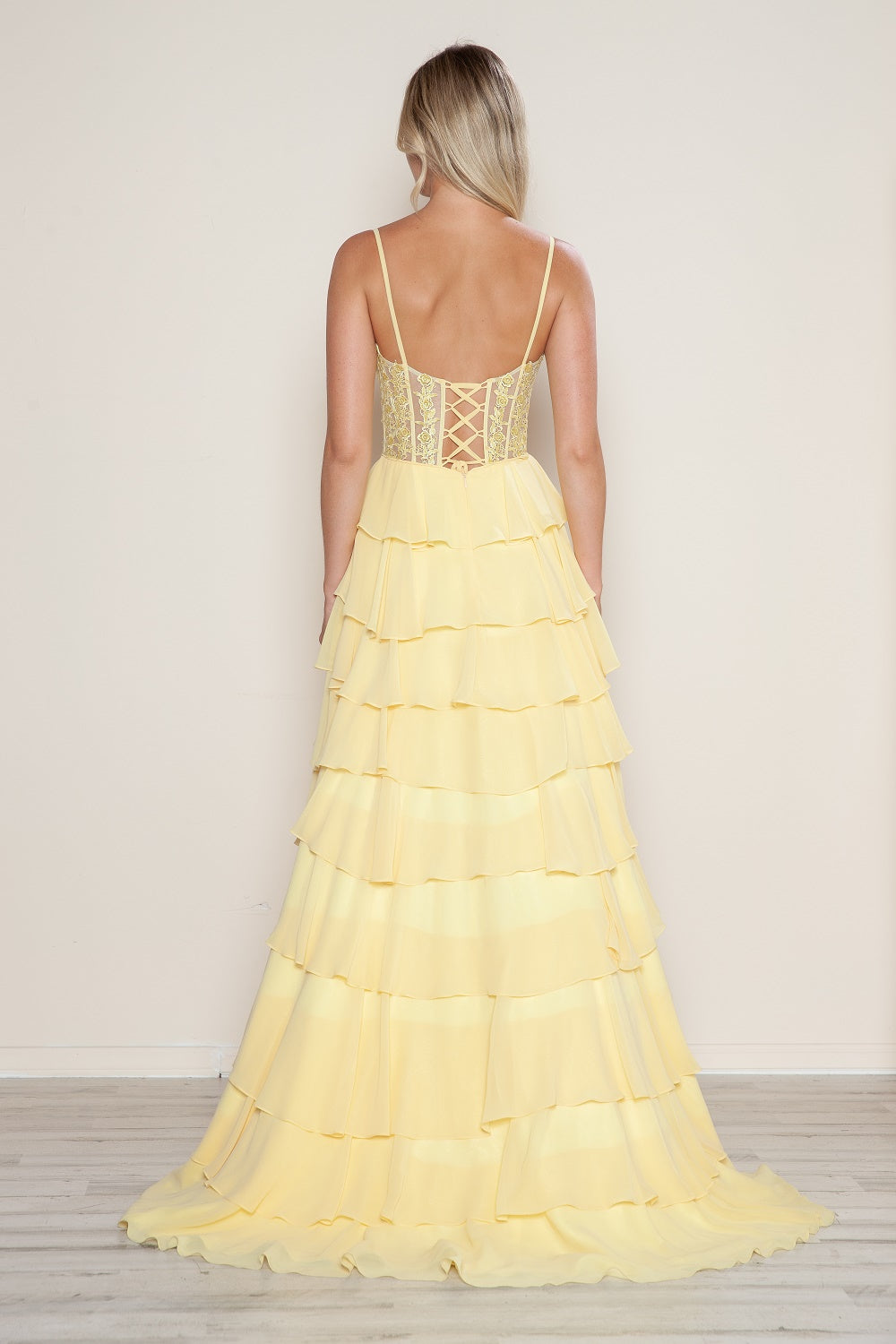 Vestido de gasa con apliques y corte en A, de Poly USA 9698