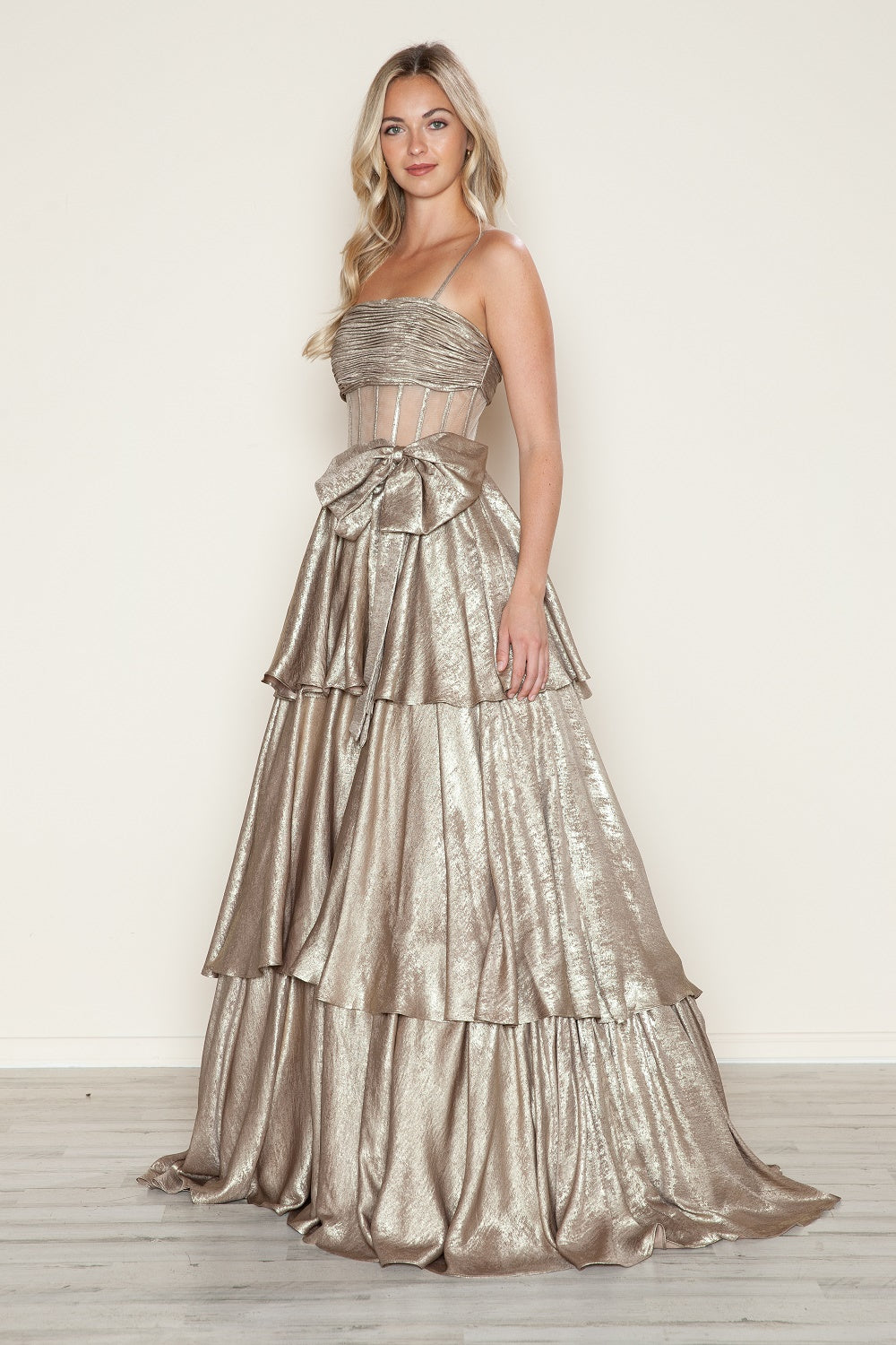 Vestido metalizado sin mangas de corte A de Poly USA 9718