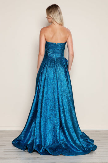 Vestido metalizado sin tirantes de corte A de Poly USA 9720