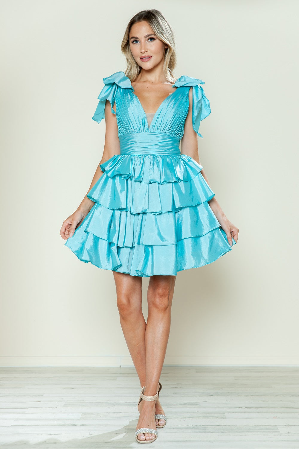 Vestido corto de tafetán con volantes y lazo de Poly USA 9742