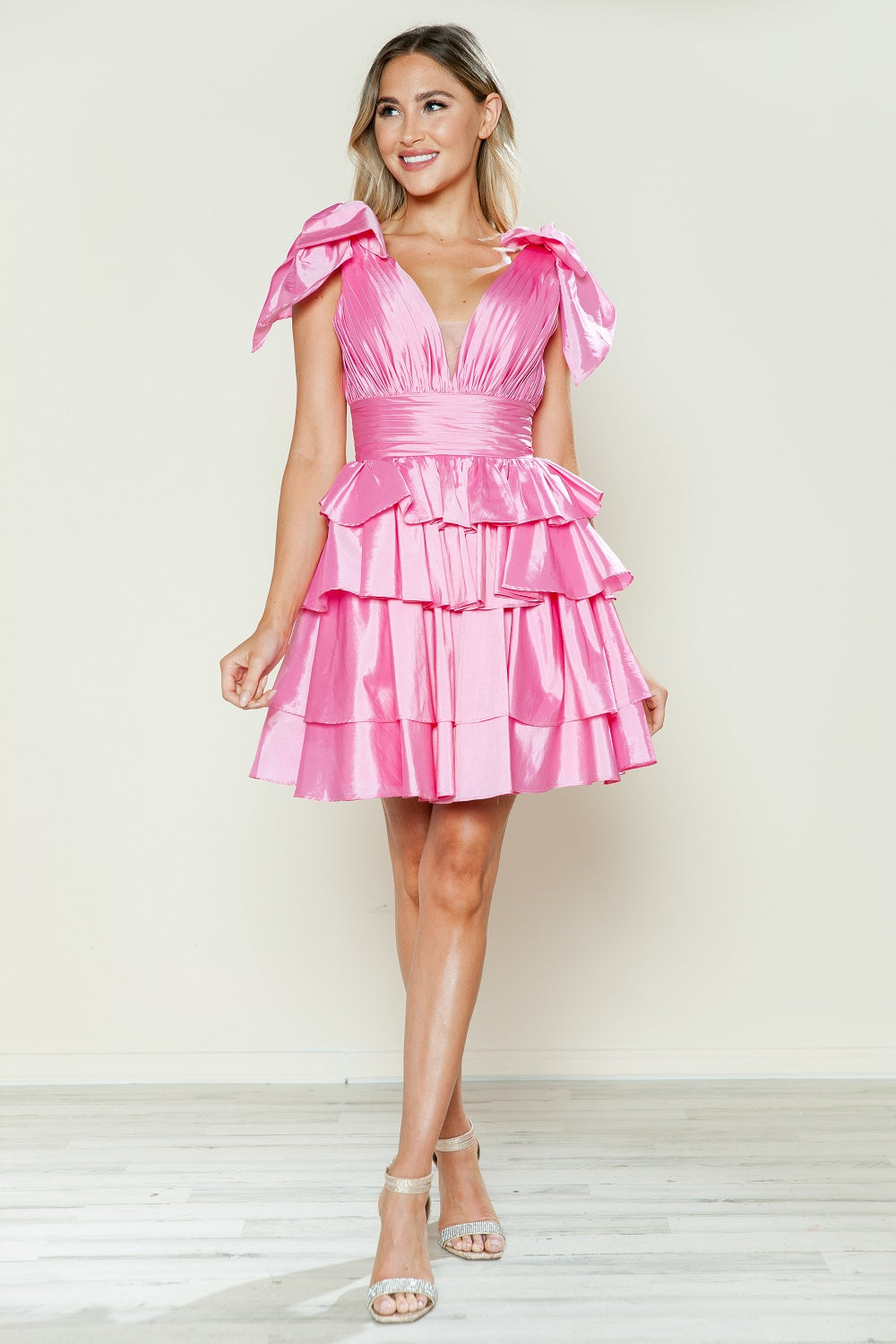 Vestido corto de tafetán con volantes y lazo de Poly USA 9742