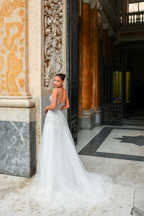 Chic and Holland Ivory Wedding Dresses