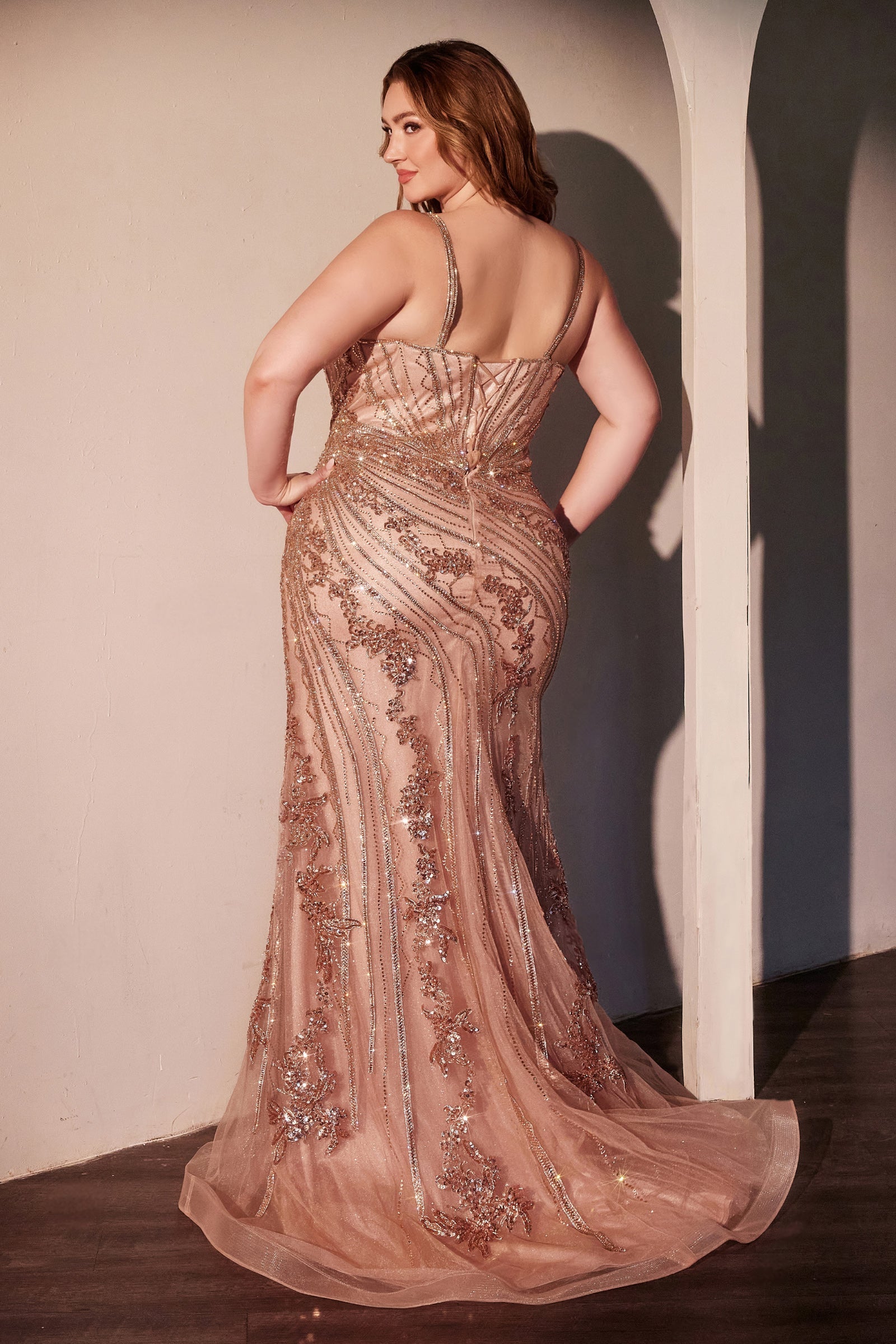 Vestido de cuello en V con cuentas y talla grande de Ladivine CC0389C