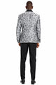 Esmoquin de graduación para hombre, de un botón, ajustado, con estampado floral brillante de cachemira, en color plateado.