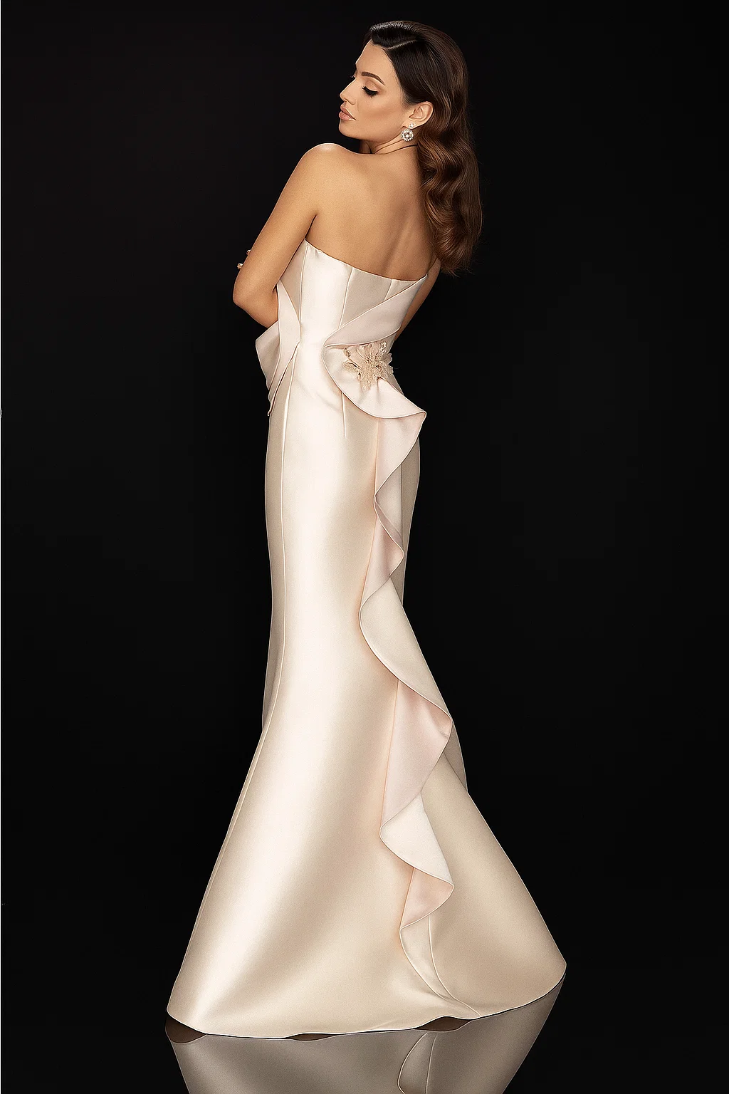 Vestido asimétrico de un solo hombro con cuello esculpido y flores 3D - Terani Couture 2011e2424