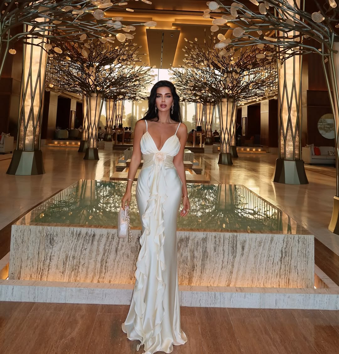 Bella Barnett C-Dresses
