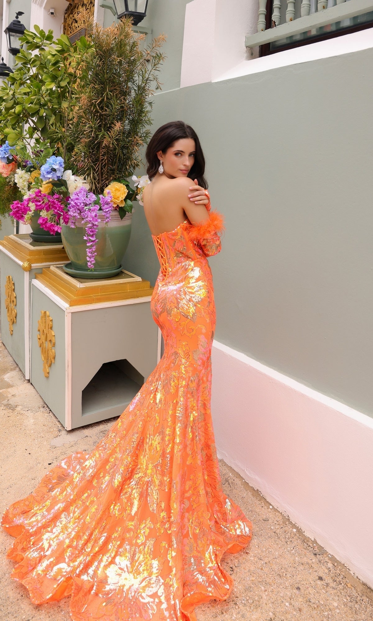 Vestido de fiesta sin tirantes con estampado de lentejuelas y guantes D1269