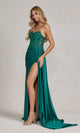 Elegante vestido formal sin tirantes con cola lateral
