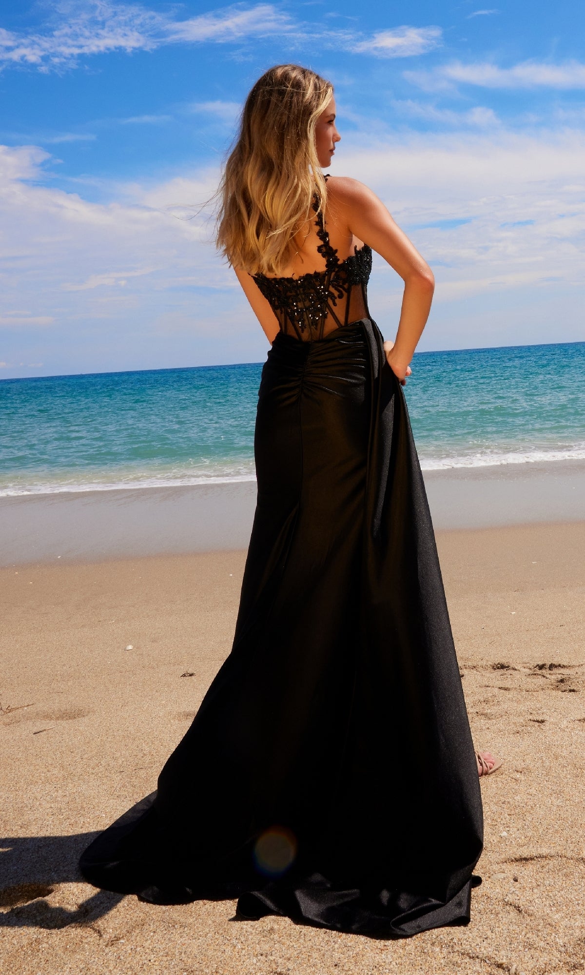 Vestido de fiesta largo con cintura transparente de Nox Anabel E1711