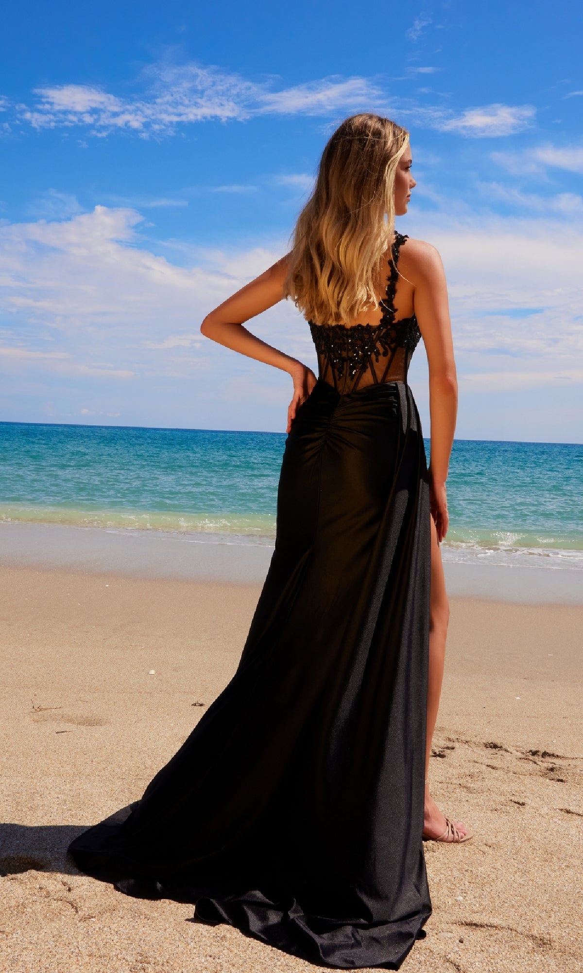 Vestido de fiesta largo con cintura transparente de Nox Anabel E1711