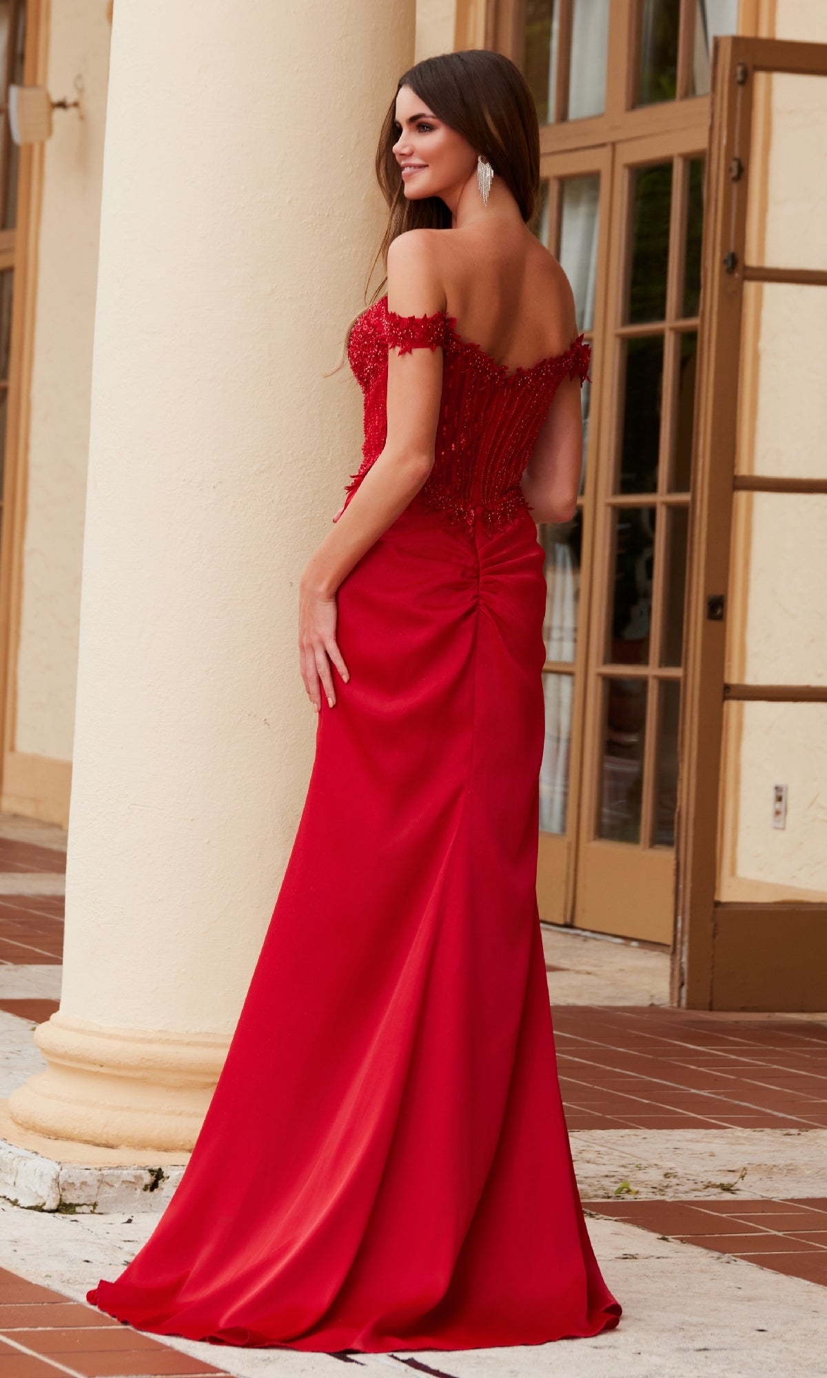 Elegante vestido de fiesta largo con corsé de cuentas de Nox Anabel F1572