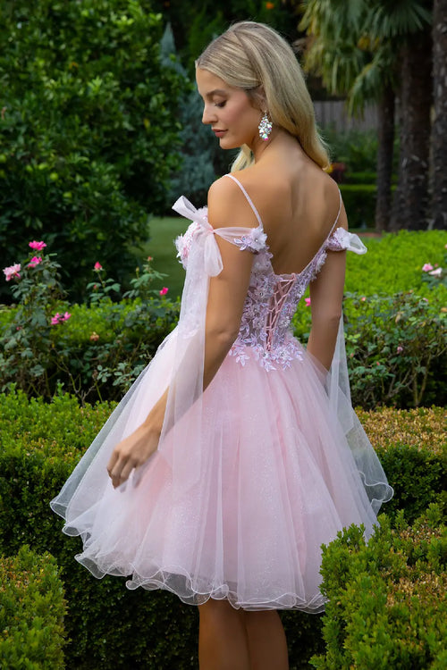 Vestido corto con hombros descubiertos y lazo de Elizabeth K GS3513