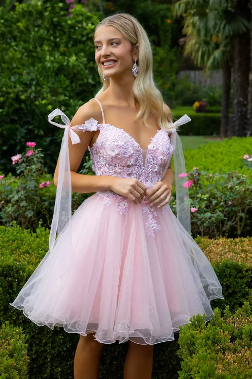 Vestido corto con hombros descubiertos y lazo de Elizabeth K GS3513