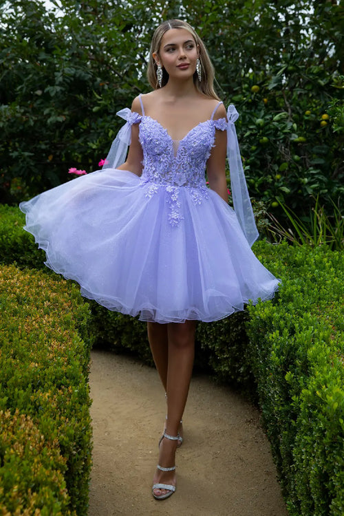Vestido corto con hombros descubiertos y lazo de Elizabeth K GS3513