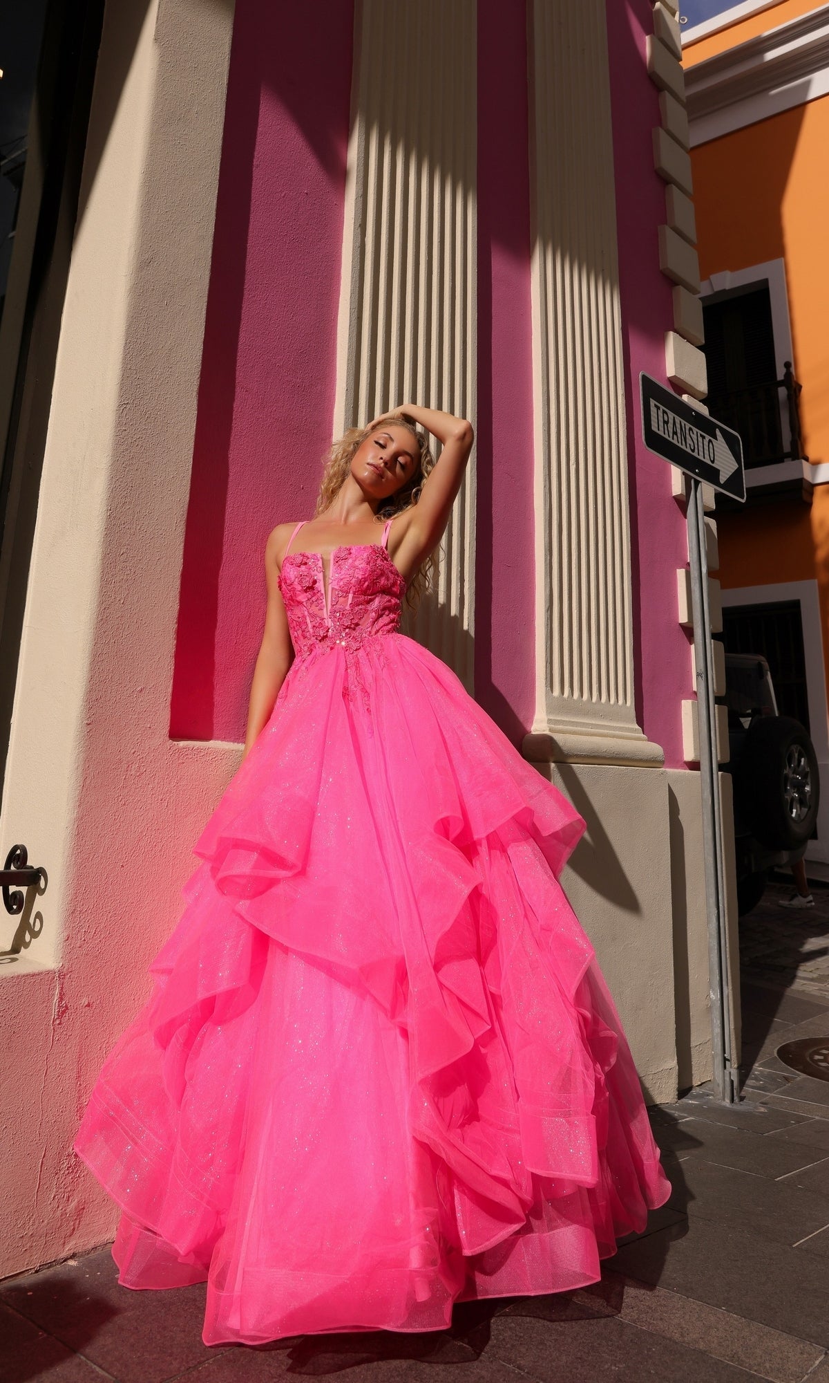 Vestido de fiesta largo con capas y cordones – H1351
