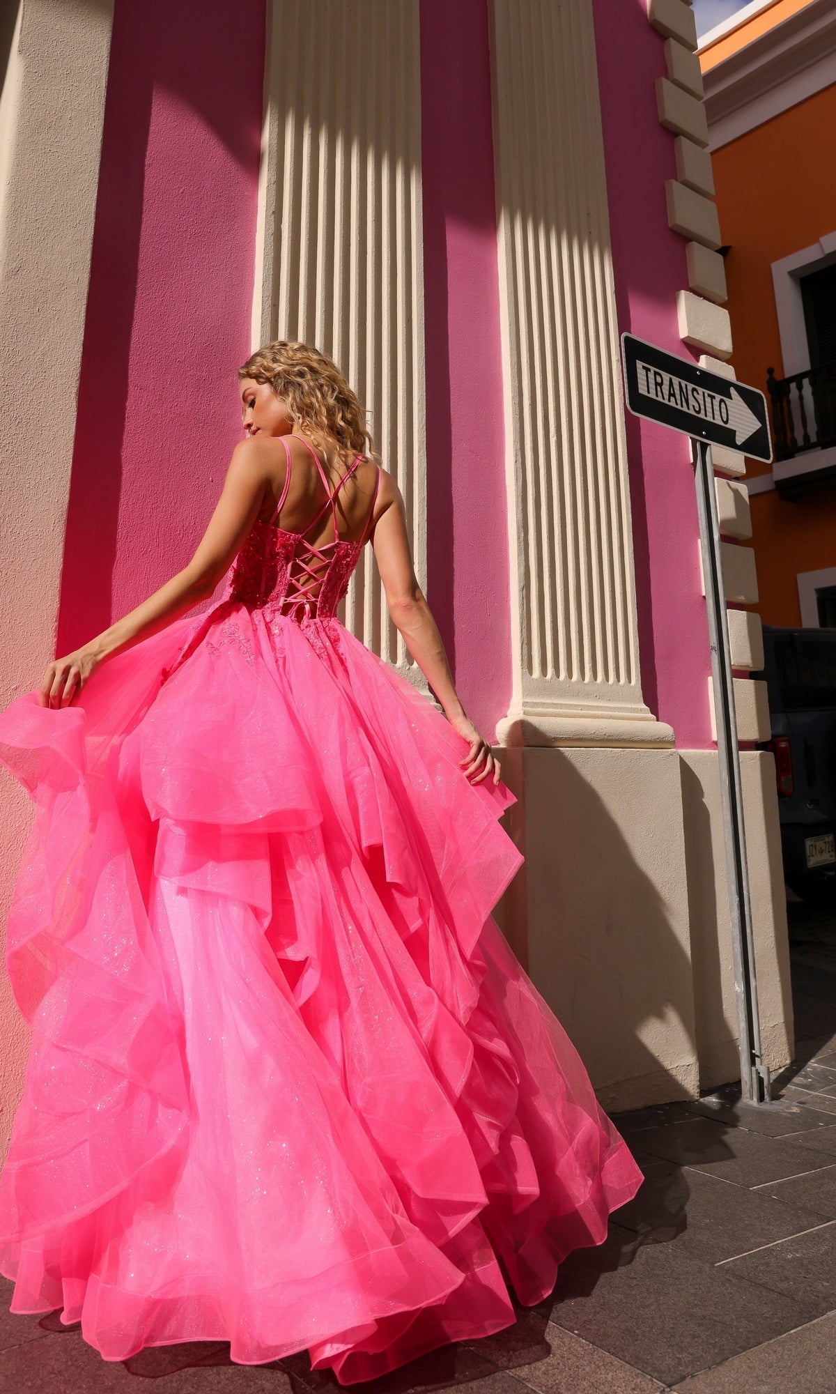 Vestido de fiesta largo con capas y cordones – H1351