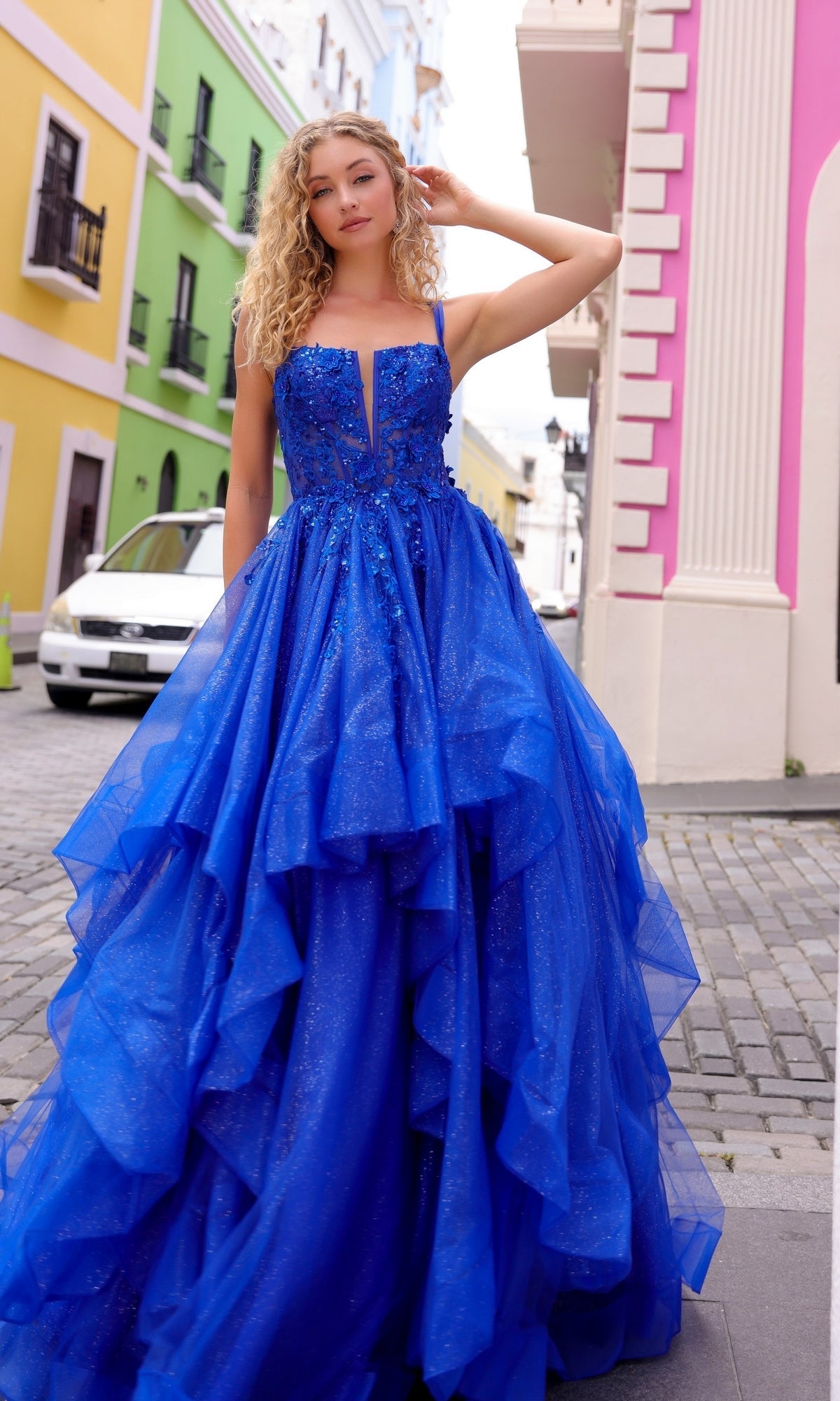 Vestido de fiesta largo con capas y cordones – H1351